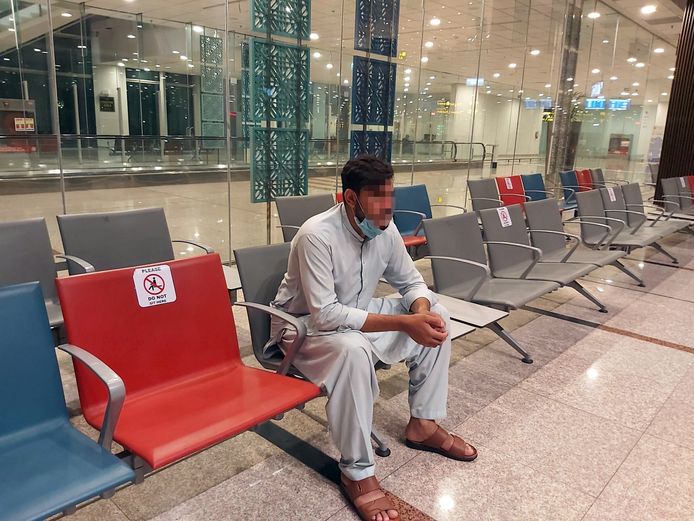 Saïd in de luchthaven van Islamabad, nadat hij Afghanistan kon ontvluchten.