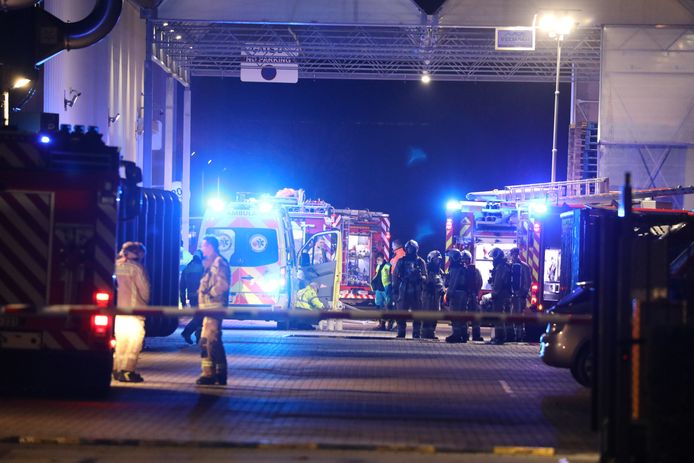 Drie personen naar ziekenhuis na brand bij Koffie Rombouts | Aartselaar ...