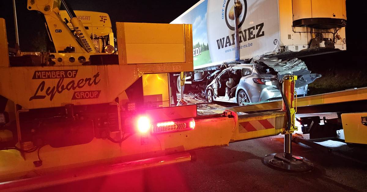 Driver Survives Serious Accident After Colliding with Parked Semi-Trailer in Evergem
