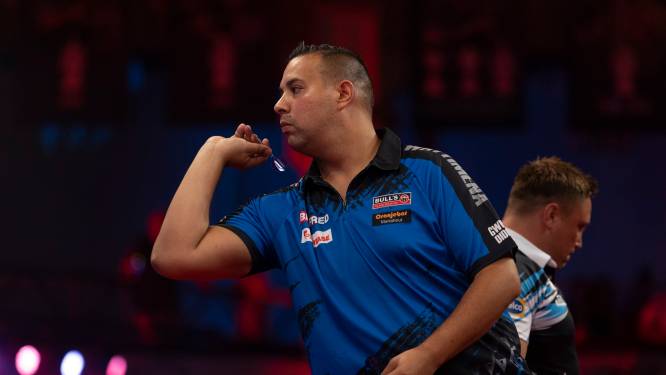 Jermaine Wattimena dendert over Raymond van Barneveld heen, maar kan kunstje Danny Noppert niet herhalen