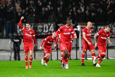 LIVE. Antwerp gaat rust in met 1-0-voorsprong tegen Standard, Bataille maakt eerste goal voor Antwerp