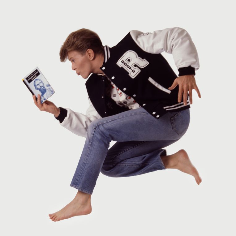 In ‘Bowie’s Books’ kruist John O’Connell de (zeer eclectische) leeshonger van Bowie met zijn muzikale oeuvre, waardoor je veel songs nog intenser gaat beluisteren. Beeld Getty Images