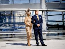 Losjes lopen Willem-Alexander en Máxima door Berlijn: ‘Geen dranghek te zien. Zie je Biden al zo rondlopen?’