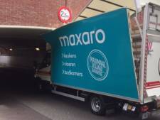 Het was weer raak: busje rijdt zich klem in tunneltje bij Maarn
