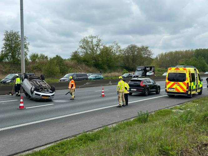 Rijbaan vrij na ongeval op E40 richting Gent ter hoogte van Vlierzele