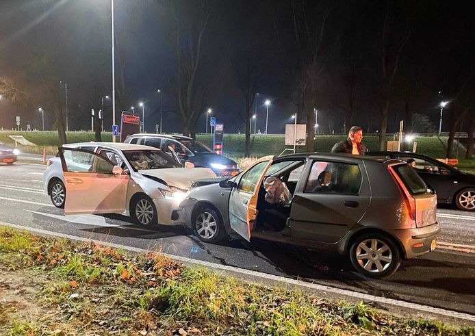 Al op de afrit kwam de spookrijder in botsing met een ander voertuig.
