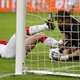 Ajax zwoegt maar wint van NEC