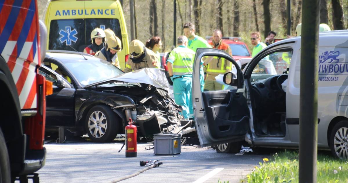 Frontale botsing in Ugchelen.
