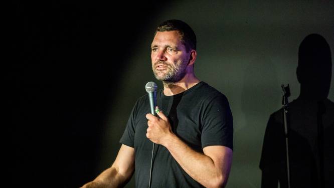 Theo Maassen stuurt peuter weg tijdens voorstelling: ‘Je bent 3 jaar? Dit kan echt niet’