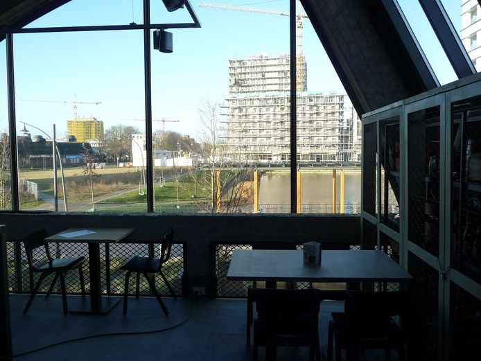 Boven in het café
