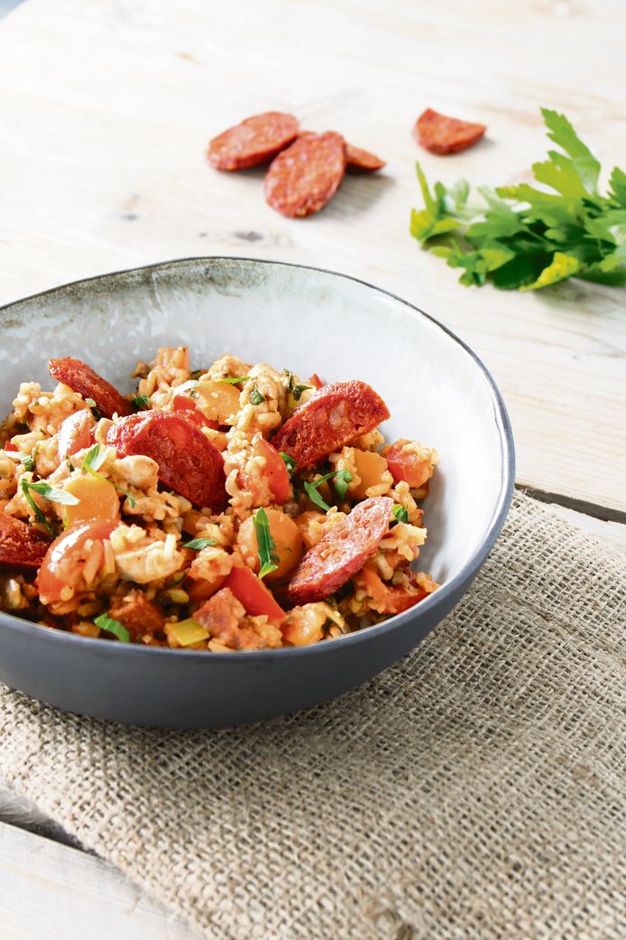 Jambalaya met chorizo en notenrijst