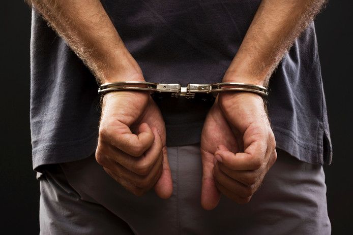 De Tilburger werd overgedragen aan de politie.