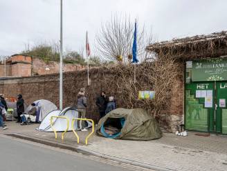 Voor vijfde dag op rij kamperende ouders aan schoolpoort Het Laar