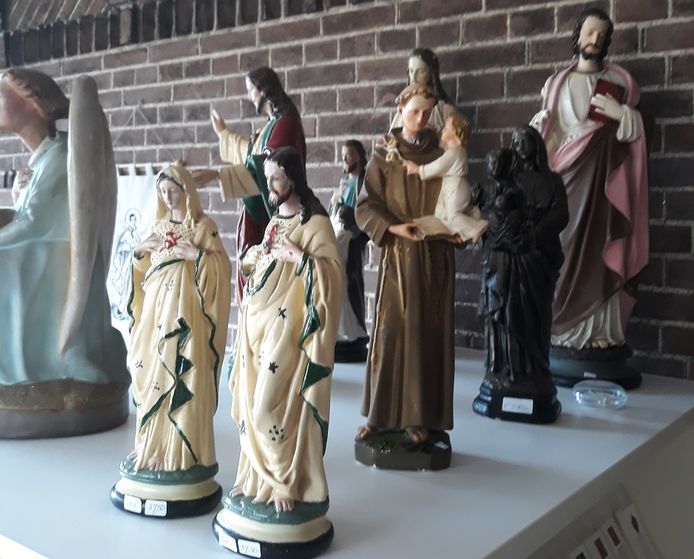 lanthaan Profetie verantwoordelijkheid Alle zegen komt van boven: Heiligenbeeldenmuseum verkoopt heiligenbeelden  voor zonnepanelen - en de opslag waar die op komen | Achterhoek |  destentor.nl