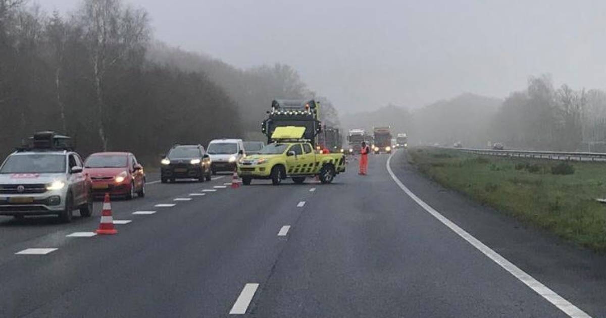 Fikse files op A28 na drukke ochtendspits rond Zwolle, vertraging van 2,5 uur na ongeluk bij Putten.