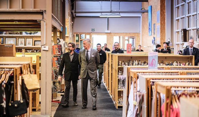 Het was dankzij Rino Feys, al 9 jaar medewerker bij de Kringloopwinkel, dat koning Filip in Avelgem belandde. Hij mocht de rondleiding geven.