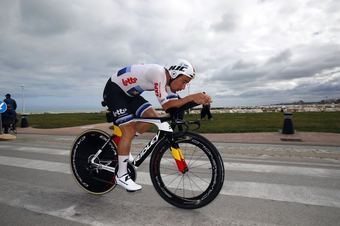Victor Campenaerts won als Europees kampioen tijdrijden de afsluitende tijdrit in Tirreno Adriatico.