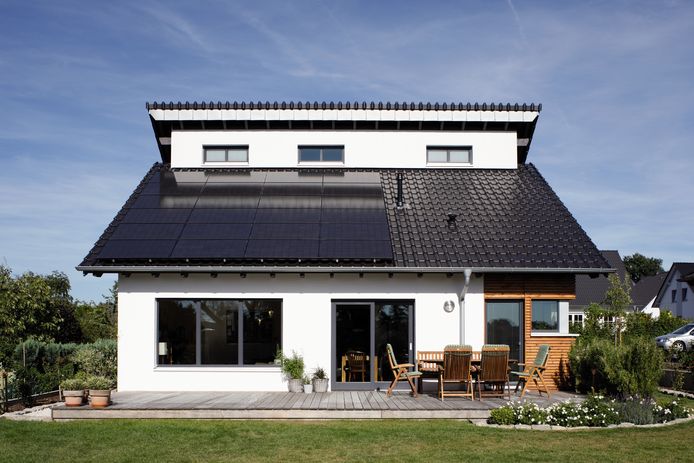 Voor eengezinswoningen en appartementen met aanvraagjaar 2016 koos 27% voor zonnepanelen als hernieuwbare energiebron.