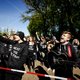 Een boerderij bezetten en zieke dieren redden; wie zijn de Meat the Victims-activisten?