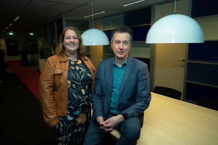 Nicolette Enzlin en Frank Visser van Philips. Hij werd begin dit jaar haar 'buddy', sinds een maand is hij haar manager.