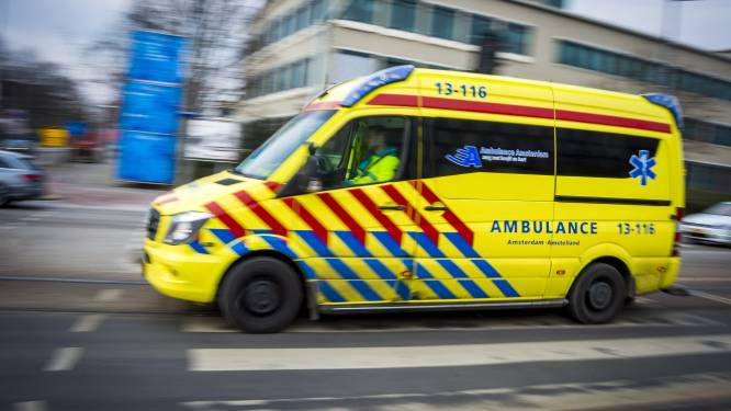 Fietser gewond geraakt bij aanrijding met taxi op Haarlemmerweg