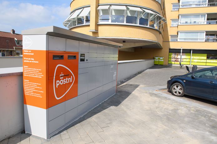 Een pakketautomaat van PostNL in Hengelo.