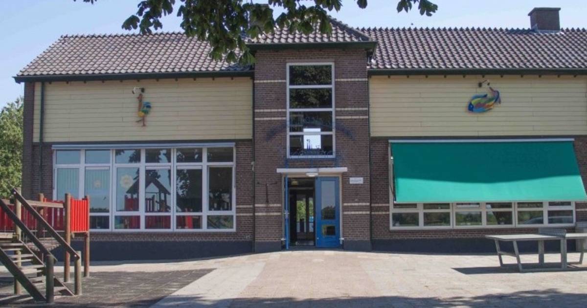 Ouders protesteren tegen sluiting dorpsschool Radewijk