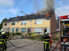 Woningbrand in Werkendam: bovenverdieping volledig in brand