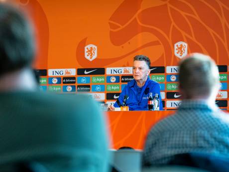 Van Gaal vindt het belachelijk dat het WK in Qatar is: ‘Het gaat de FIFA alleen om geld’