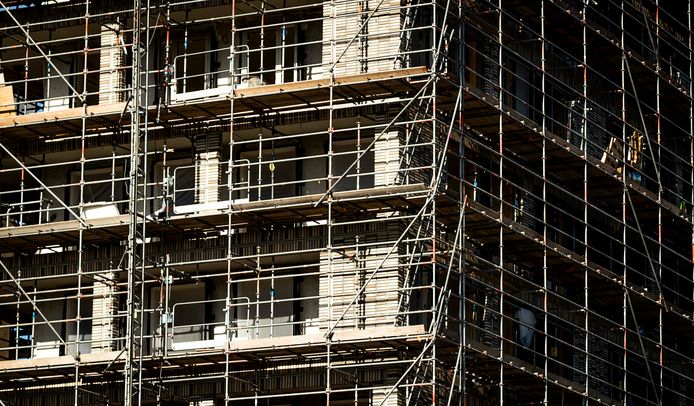2016-09-10 10:23:40 AMSTERDAM - Een bouwproject in Buiksloterham, Amsterdam-Noord. De bevolking van de hoofdstad blijft de komende jaren groeien blijkt volgens een gezamenlijk rapport van het CBS en Planbureau voor de Leefomgeving en het Centraal Bureau voor de Statistiek. Amsterdam telt dan een miljoen inwoners.. ANP REMKO DE WAAL