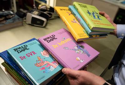 Nederlandse uitgever past boeken van Roald Dahl voorlopig niet aan
