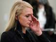 En larmes, Paris Hilton témoigne des abus vécus durant son adolescence