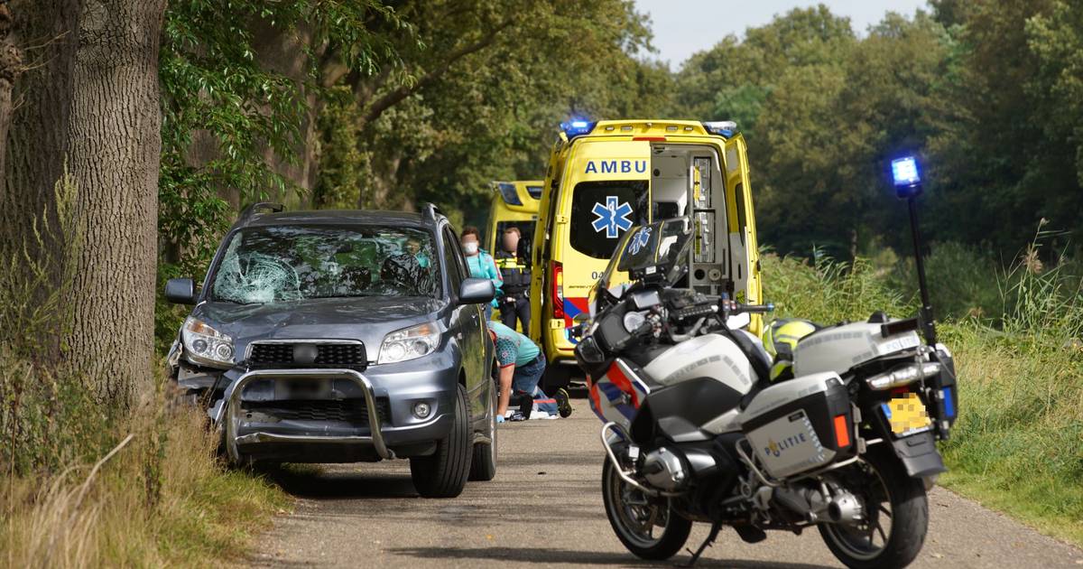 Jonge brommerrijder overleden na botsing in Heeten.