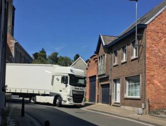 Fietssuggestiestroken in Vereeckenstraat: “Eénrichtingsverkeer tijdens de werken”
