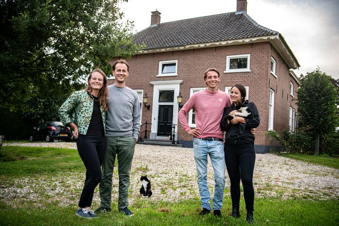 Met Vrienden Een Woning Kopen: 'Opeens Hadden We Veel Meer Geld Te  Besteden' | Wonen | Ad.Nl