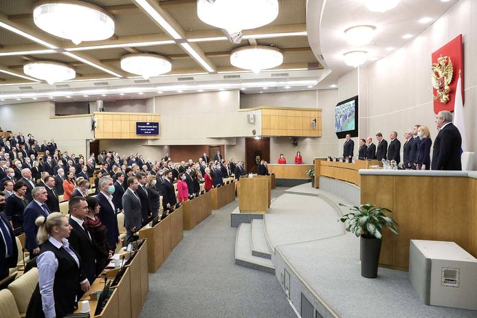 Het Russische parlement, hier op de foto, besliste  om de straffen voor het verspreiden van zogenoemde valse informatie drastisch te verzwaren.