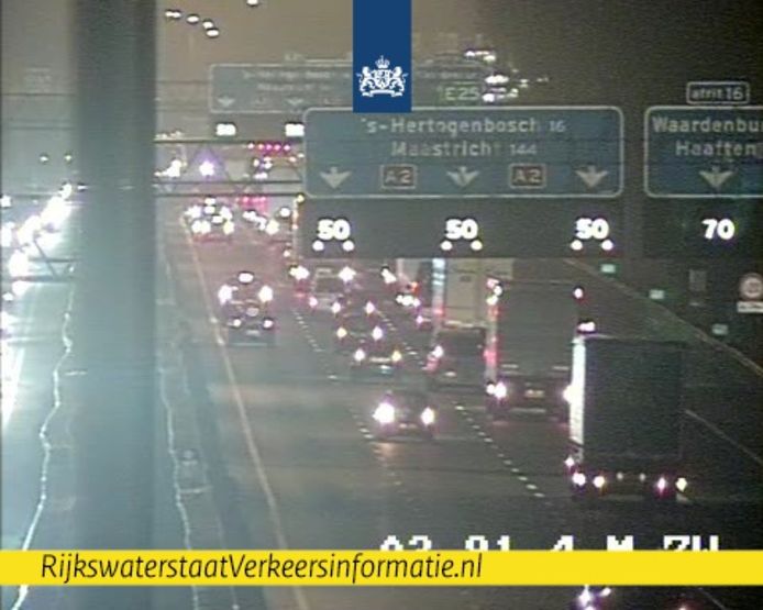 Ongeluk met drie vrachtwagens op de A2 bij Zaltbommel.