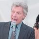 Bon Jovi neemt microfoon over op huwelijk (filmpje)