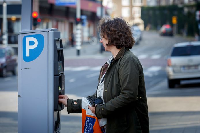 De proef met tien cent voor een half uur parkeren blijkt geslaagd.