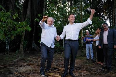 “C’en était un!”: Macron répond aux mèmes sur ses photos de “mariage” avec Lula