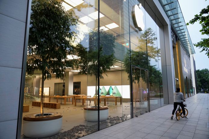 Een gesloten winkel van Apple in Shanghai