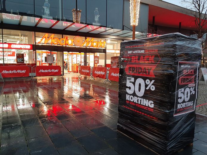 Bij deze MediaMarkt één iemand in de rij op Black Friday: 'Ik dacht dat het druk zou worden' | Home | gelderlander.nl