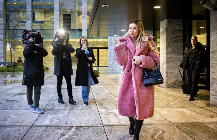 Vlogger Yvonne Coldeweijer verlaat de rechtbank