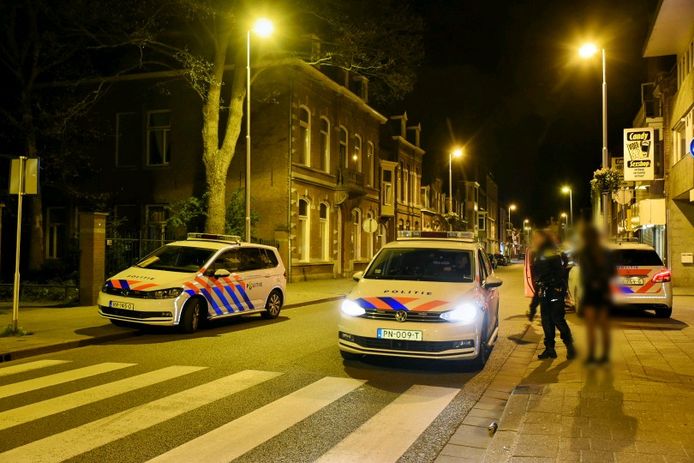 In Tilburg werd een vrouw overvallen op straat.