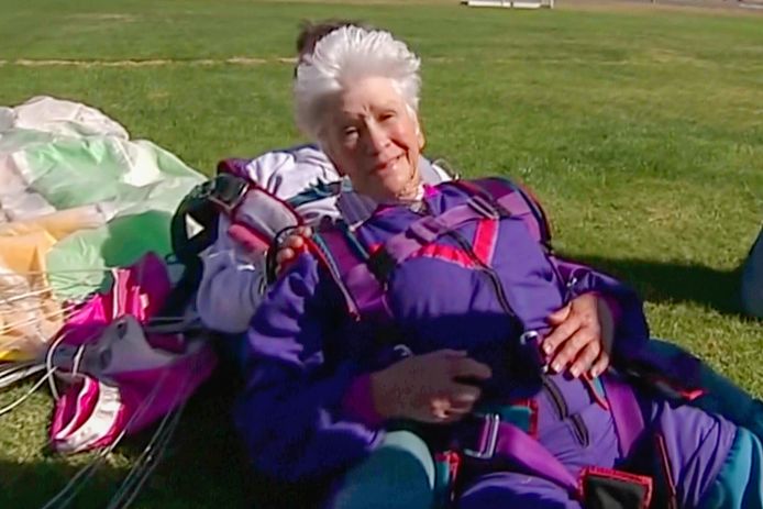 Vijftien jaar geleden kwam Nowland op tv met haar skydive.