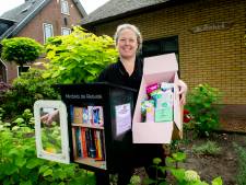 Renée opent menstruatie-artikelenbieb in Apeldoorn: ‘Eén op de tien vrouwen heeft soms geen geld voor maandverband’