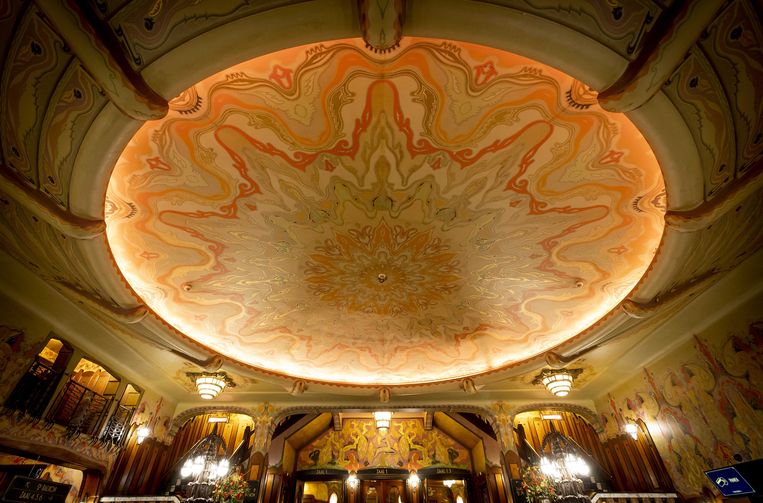 Lichtkoepel in de foyer van Tuschinski. Beeld ANP Kippa Koen van Weel