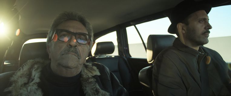 Vader Pasquale en zoon Alberto De Michele in de auto. Beeld 