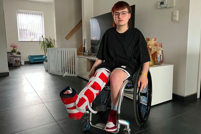 Zodra de ontstekingswaarden van Emily Van Damme uit Smetlede voldoende gezakt zijn, volgt drie jaar na haar ongeval de amputatie van haar rechteronderbeen.