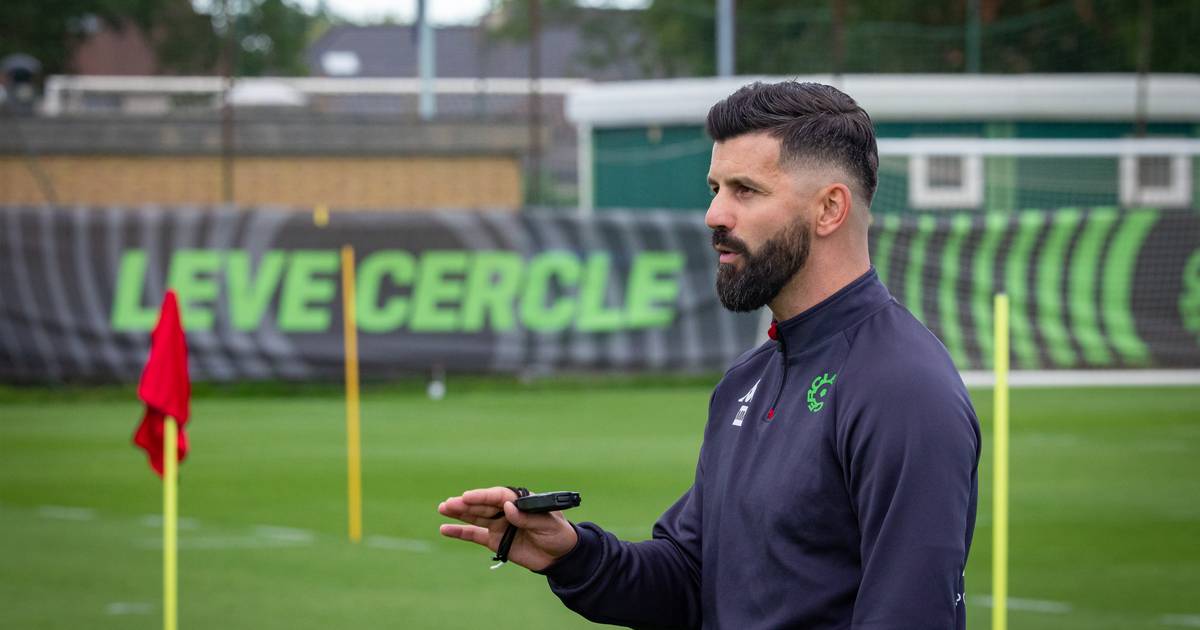 Miron Muslic voor zijn debuut als T1 van Cercle Brugge straks op AA